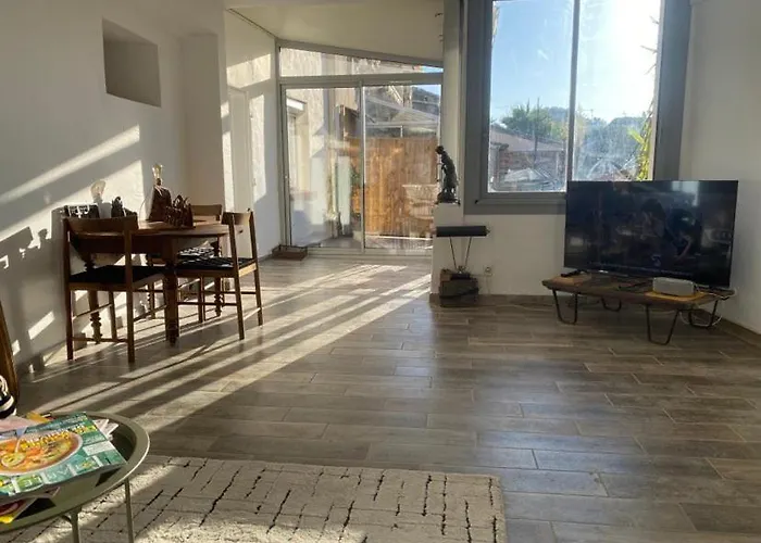 Дом отдыха Maison Plein Sud Sur Les Toits Au 2 Terrasses Монтаньяк