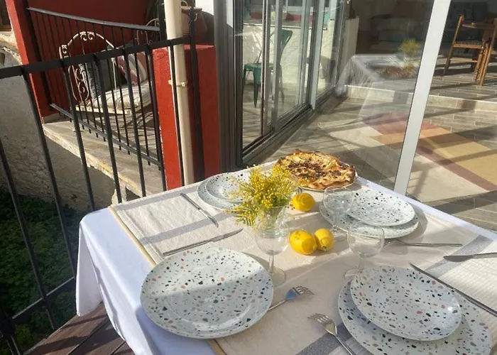 Дом отдыха Maison Plein Sud Sur Les Toits Au 2 Terrasses *